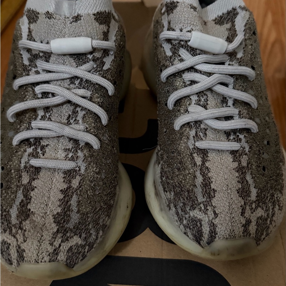 Yeezy Kids Sneakers in Cream and Tan